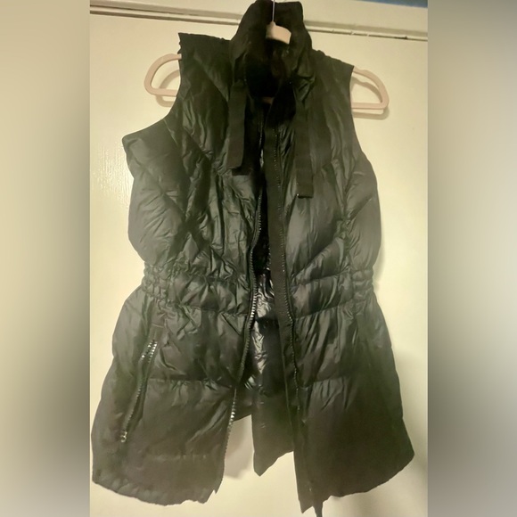 Athleta black puffer vest size M - Picture 7 of 7